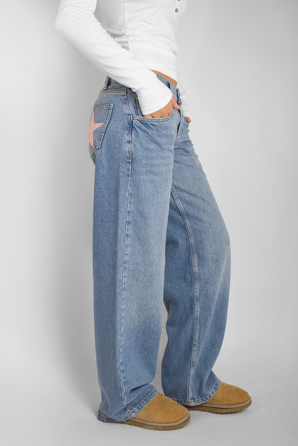 Subdued Featured - Low-rise star jeans