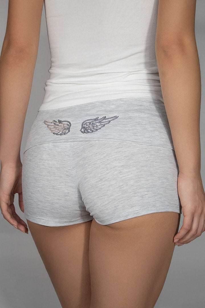 Subdued Classic - Shorts with turn-ups and wings
