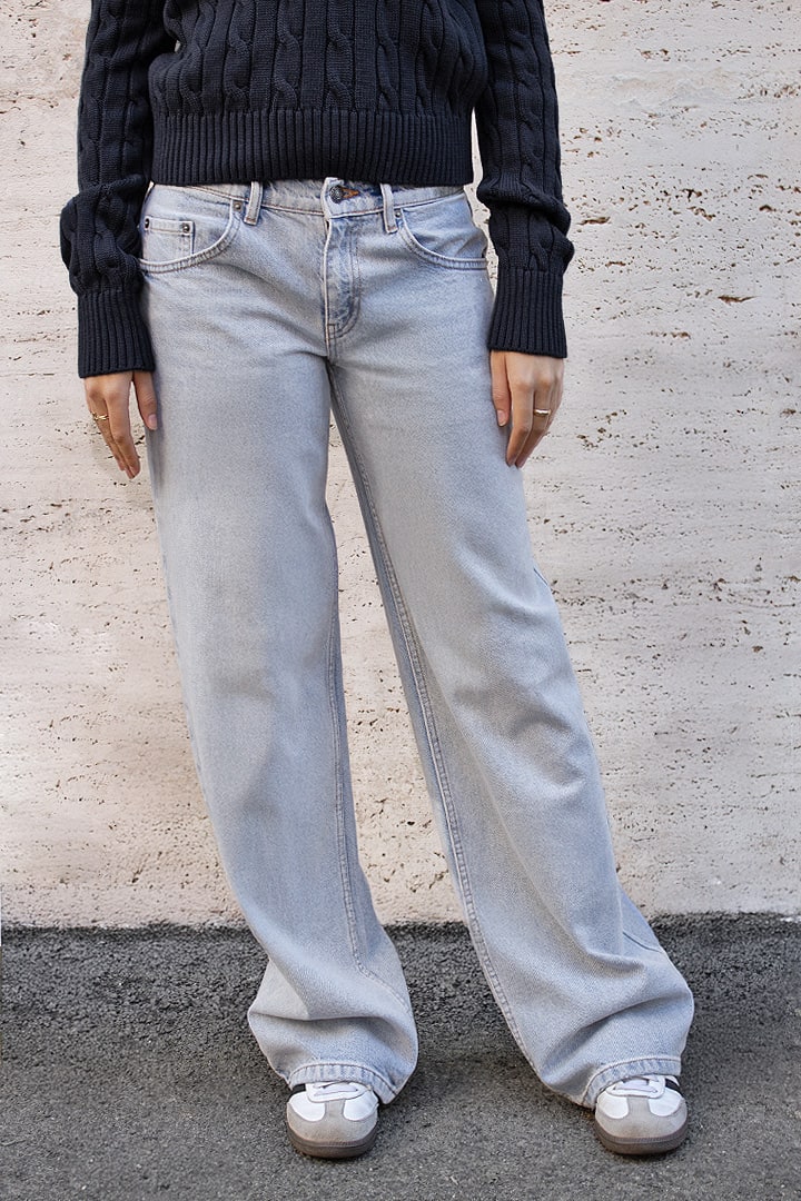 Subdued Featured - Low-rise star jeans