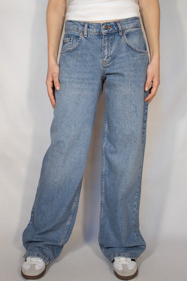 Subdued Featured - Low-rise star jeans