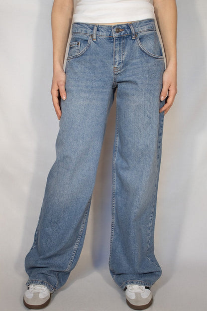 Subdued Featured - Low-rise star jeans