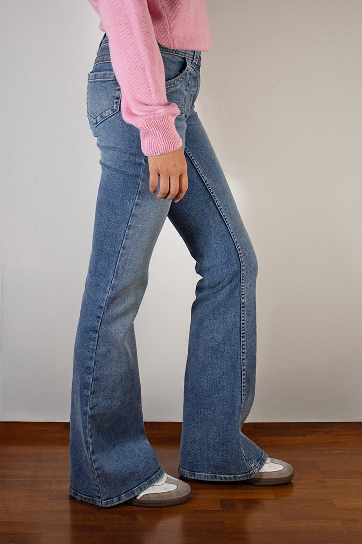 Subdued Essential - Double-button flared jeans