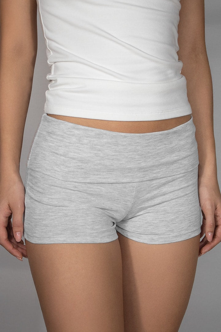 Subdued Classic - Shorts with turn-ups and wings