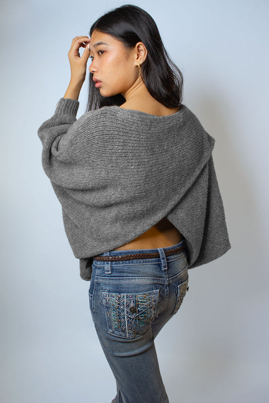 Subdued Essential - Cross-over sweater at the back