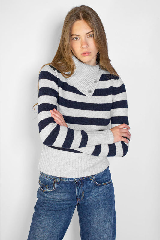 Subdued Essential - High neck sweater with buttons
