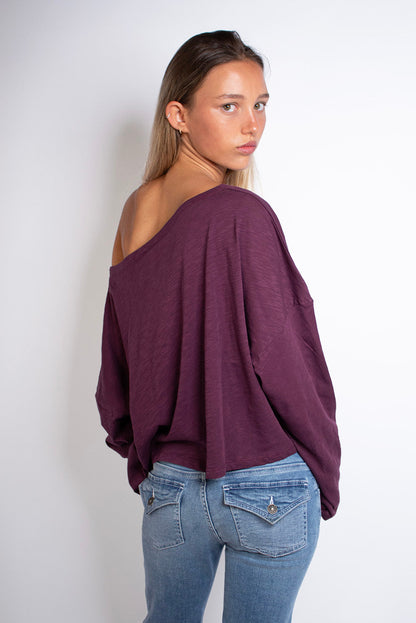 Subdued Signature - T-shirt with a boat neck