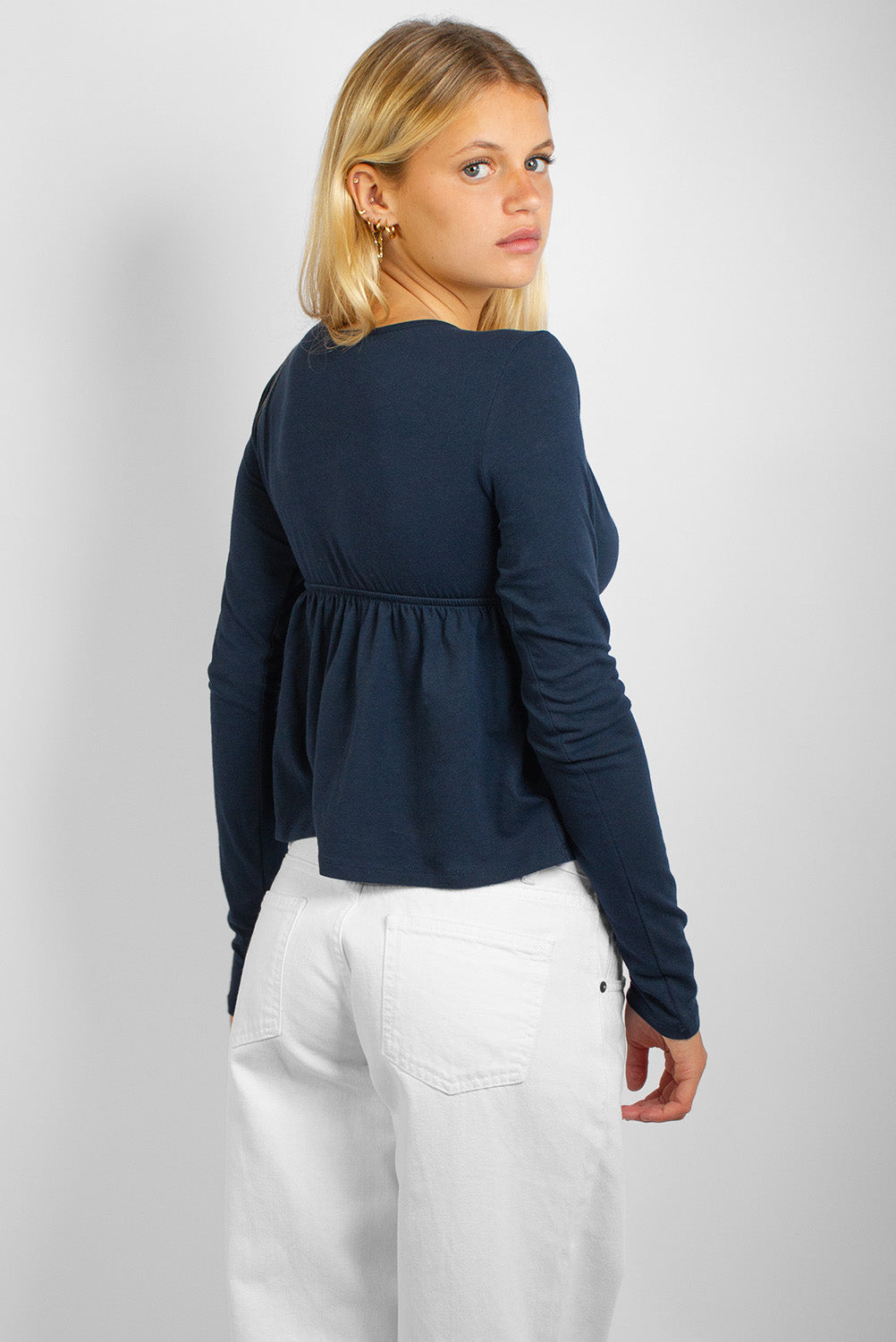 Subdued Exclusive - V-neck T-shirt with lace