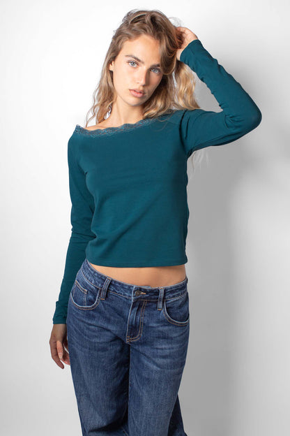 Subdued Featured - T-shirt with a boat neckline and lace