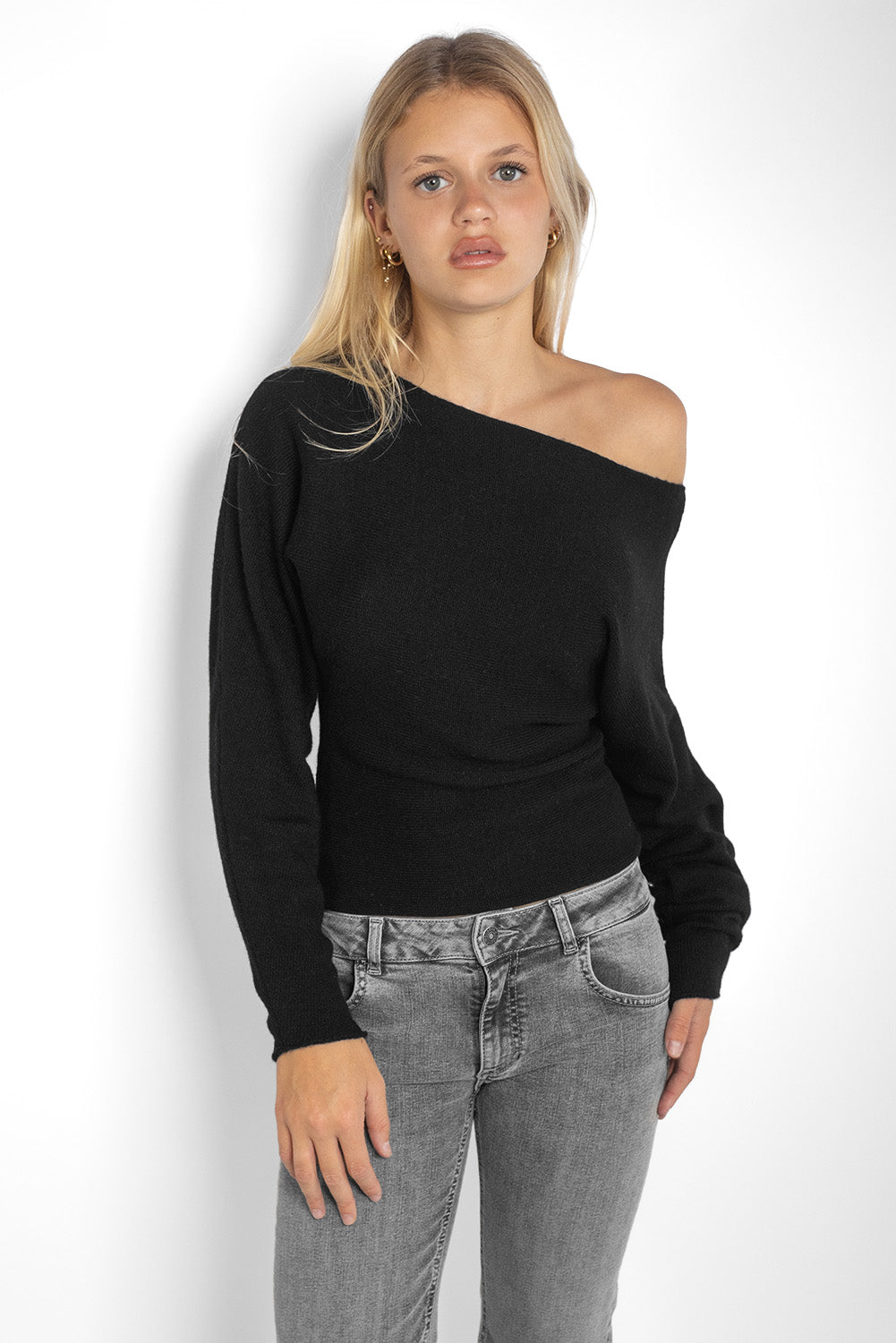 Subdued Best Seller - Boat neck sweater